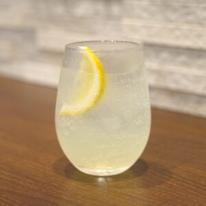 03.自家製レモンチェロのレモンサワー